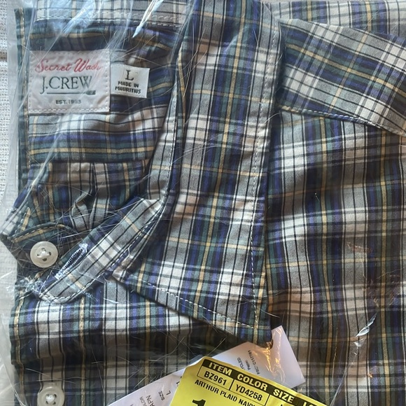 J. Crew Relaxed short-sleeve Secret Wash cotton poplin shirt Arthur Plaid Navy L - Picture 4 of 5
